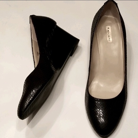 Tahari Wedge Heels sz - Picture 1 of 11